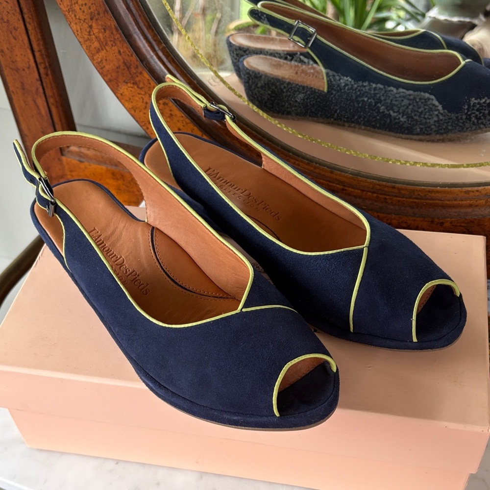 L’Amour Des Pineda Elegant Navy Suede Slingback Wedge Sandals - Picture 5 of 12